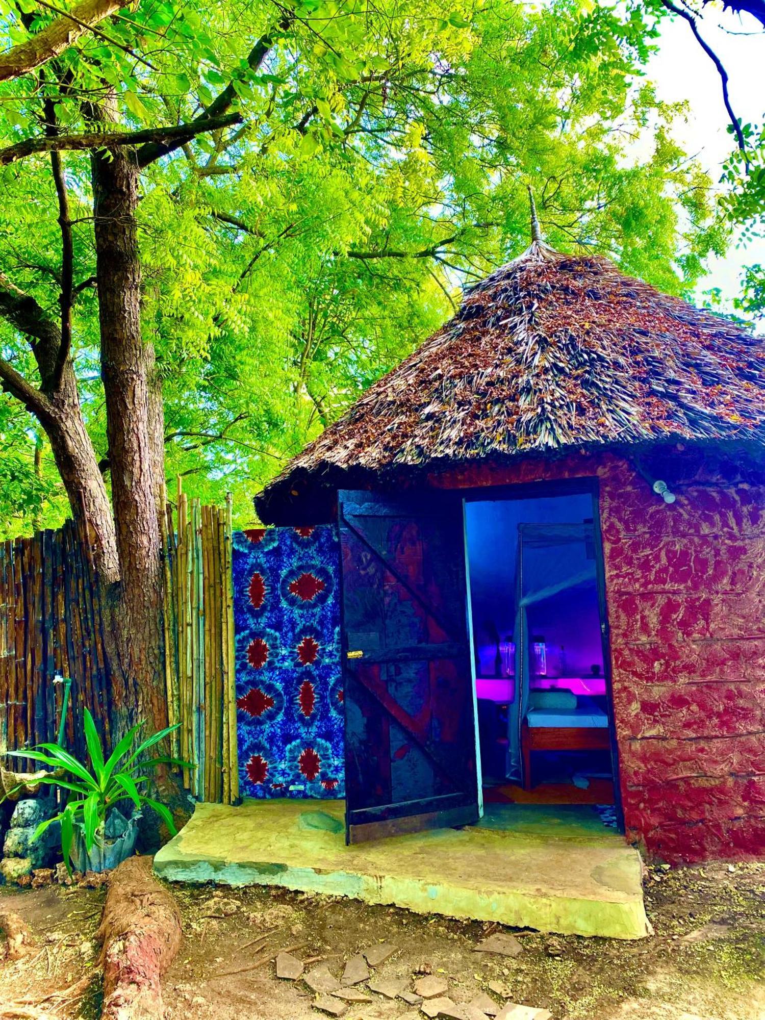 African Hut Tiny Cottage Diani Beach Exterior foto